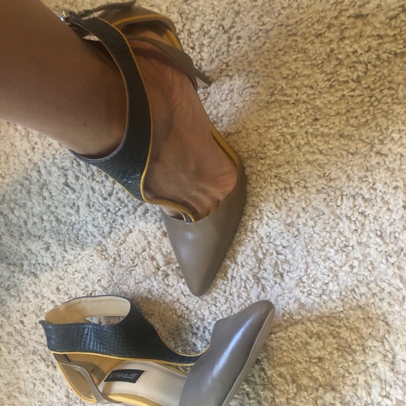 Heels - Picture 2 of 2